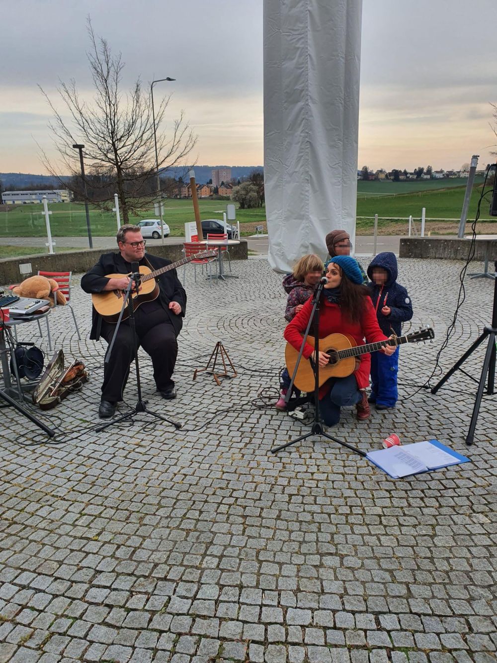 Konzert vor einem Altersheim